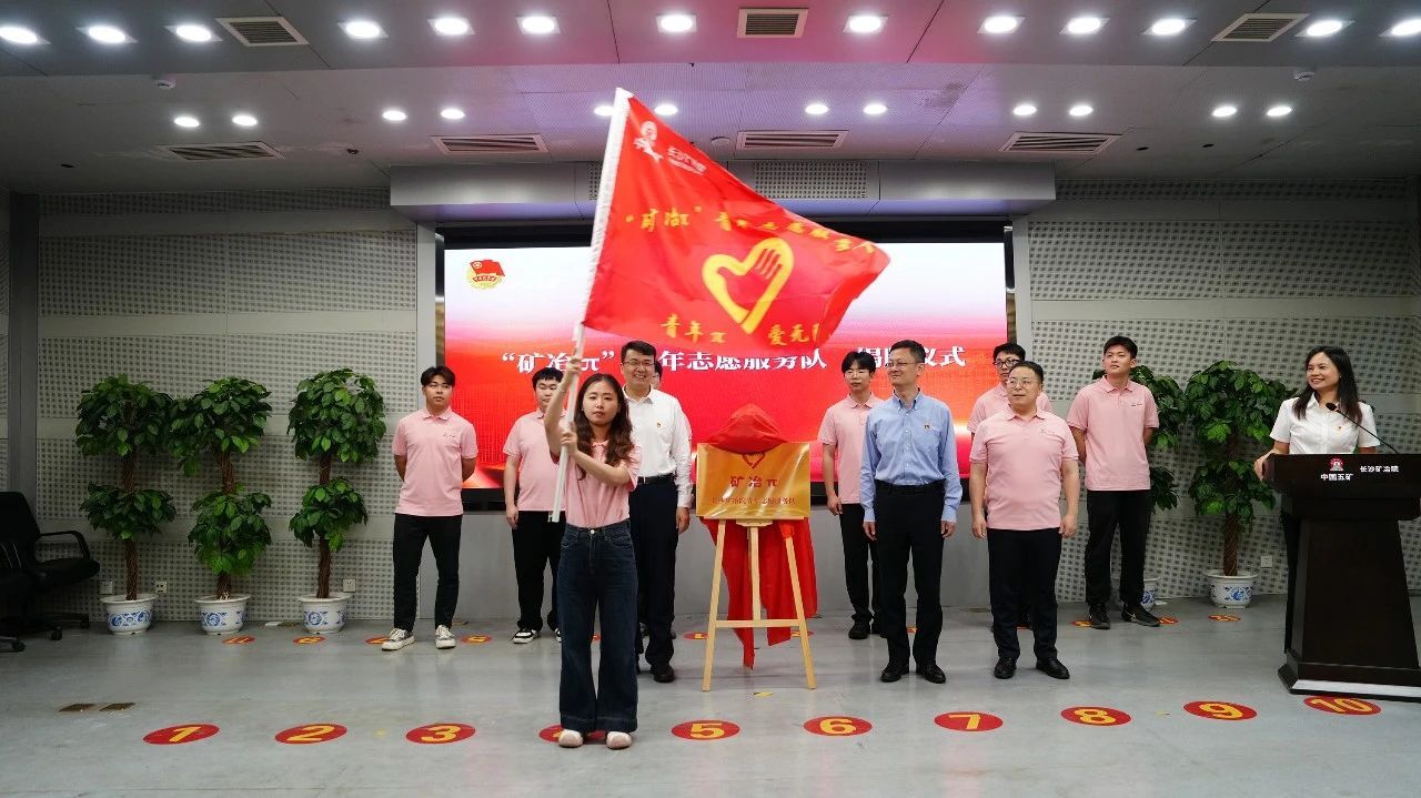 英国上市公司365召开“五四”表彰暨“我为新质生产力献一策”座谈会